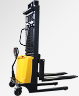 天津港口貨物裝卸電動堆高車的應(yīng)用